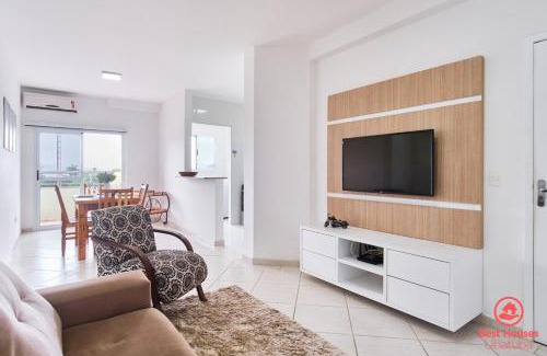 Barra da Lagoa Apartment | Discover BH56 Conforto with Gourmet Balcony and Scenic Views