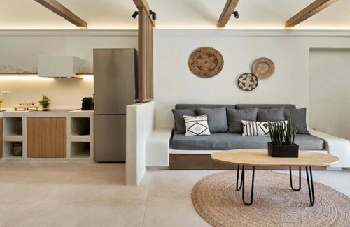 Karterados Apartment | Experience Suite Santorini: Pool, Breakfast & Family-Friendly