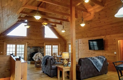 Fairview House | Cozy Bhattimore Cabin: Pet-Friendly Log Home Retreat