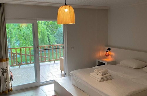 Ula House | Ideal Getaway at Bhavana Gokova with Pool and Breakfast