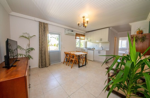 Ula House | Ideal Getaway at Bhavana Gokova with Pool and Breakfast