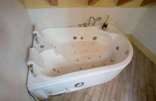 Legnano Bed & Breakfast | Relaxing BHL Suite with Jacuzzi in Legnano