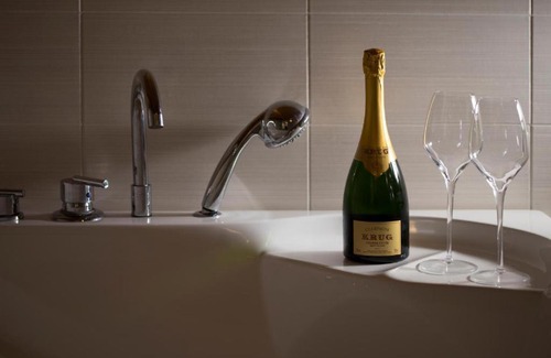 Legnano Bed & Breakfast | Relaxing BHL Suite with Jacuzzi in Legnano
