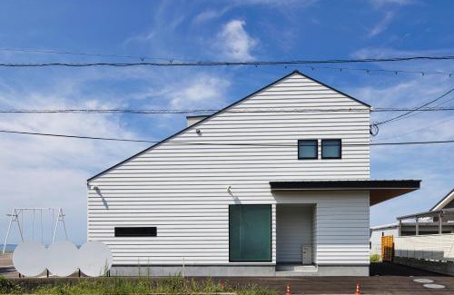 Shimonoseki House | Beachfront Escape at BHOLIC: Rated 9.6/10 by Guests