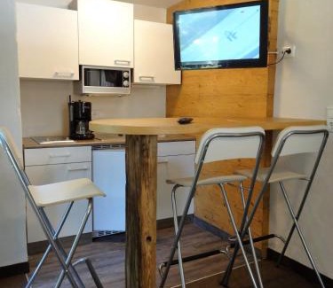 Schonbach Bed & Breakfast | Discover Bhome Gästehaus: Pet-Friendly Oceanfront Retreat