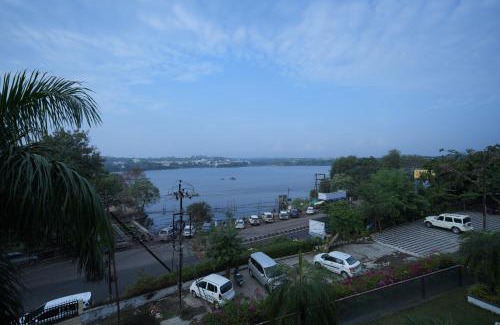 Bhopal Bed & Breakfast | Elegant Bhopal Lake Stays: Rated 9.4 with Great Amenities