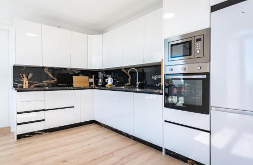 Arroyo de la Miel Apartment | Top-Rated Family Retreat at BHost - Los Carmenes