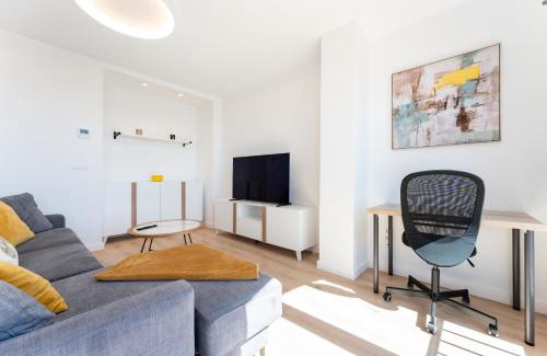 Arroyo de la Miel Apartment | Top-Rated Family Retreat at BHost - Los Carmenes