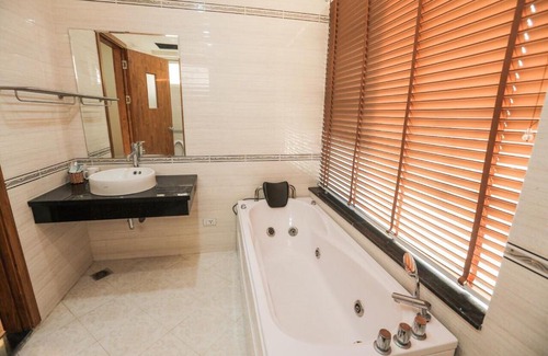 Sam Son Apartment | Beautiful 7-Bedroom Villa with Ocean View and Private Beach