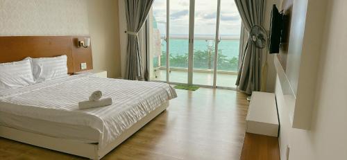 Phu Hai Beach Apartment | Villa Sealinks Mũi Né: Pet-Friendly Retreat with Hot Tub
