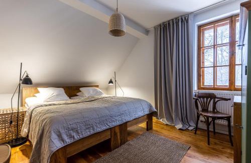 Uscie Gorlickie House | Discover Biały Dom W ROPKI: Pet-Friendly Oceanfront Escape
