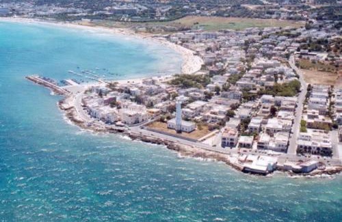 Torre Canne Apartment | Bianca Dimora: Family-Friendly Retreat with Hot Tub & Kitchen