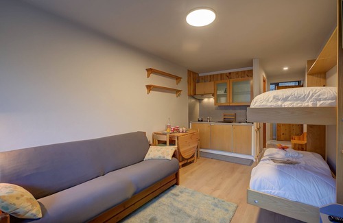 Sauze d'Oulx Apartment | Bianca's Studio: Family-Friendly Retreat Near Ski Slopes