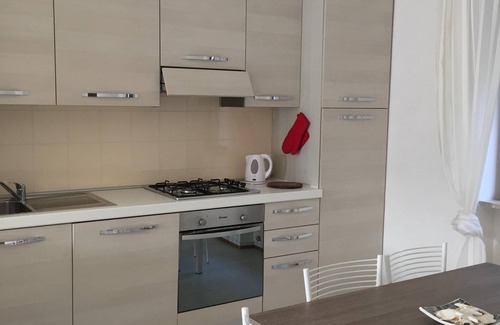 Castelletto House | Cozy Biancarosa Apartment with Scenic Lake View