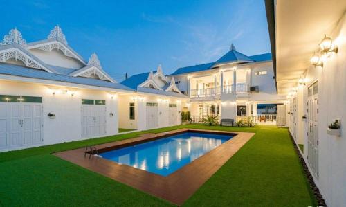 Cha-am Resort | Relax at Bianco House Resort: Pool, Hot Tub & Breakfast