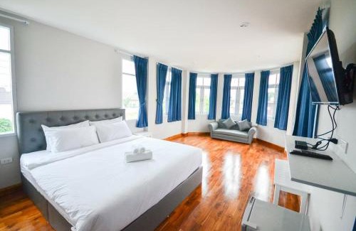 Cha-am Resort | Relax at Bianco House Resort: Pool, Hot Tub & Breakfast