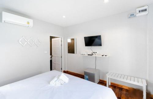 Cha-am Resort | Relax at Bianco House Resort: Pool, Hot Tub & Breakfast