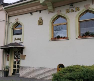 Sopron House | Oceanfront Bianco: Guest Rated 8.9, Family-Friendly Retreat