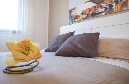 Rilievo Bed & Breakfast | Highly Rated B&B Bianco Sale with Breakfast & Family Amenities
