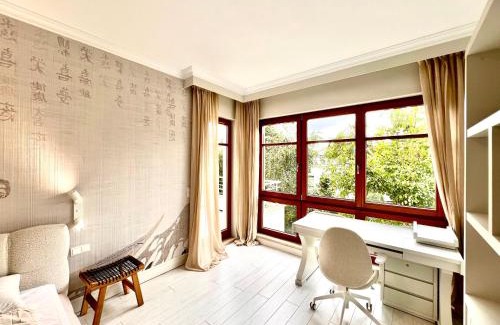 Redlowo Apartment | Pet-Friendly Biarritz Apartment Gdynia for Family Getaways