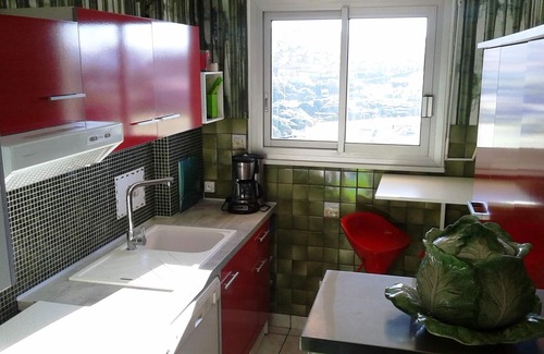 Biarritz City Centre Apartment | Stunning Oceanfront Stay in Biarritz with Pool & Spa