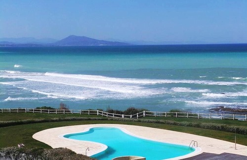 Biarritz City Centre Apartment | Stunning Oceanfront Stay in Biarritz with Pool & Spa