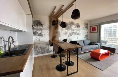 Biarritz City Centre Apartment | Serene Biarritz with Ocean Views and Family-Friendly Amenities