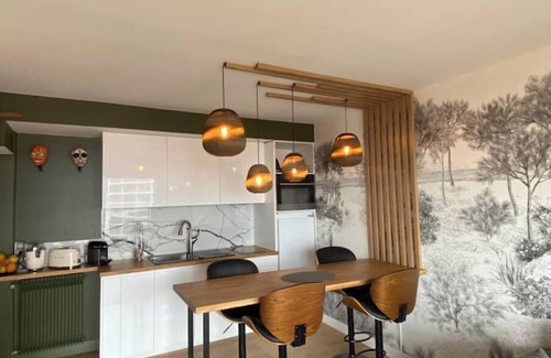 Biarritz City Centre Apartment | Serene Biarritz with Ocean Views and Family-Friendly Amenities
