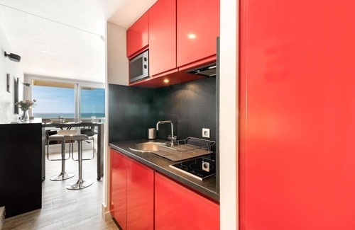 Behobie Apartment | Oceanfront Residence Victoria: Breathtaking Views Await