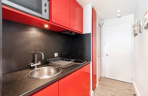 Behobie Apartment | Oceanfront Residence Victoria: Breathtaking Views Await