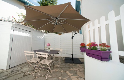 Biarritz City Centre Apartment | Charming Biarritz Cottage Steps from the Beach with Ocean View