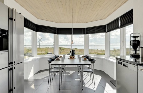 Thorsminde House | Relax at "Bibbi" - Steps from the Ocean with Spa Access