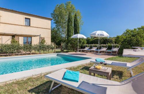 Buonconvento Villa | Discover Bibbianello: Oceanfront Oasis with Pool & Pet Perks