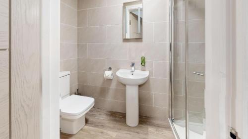 Bicester Apartment | Family-Friendly Retreat at Bicester Court - Rated 9/10