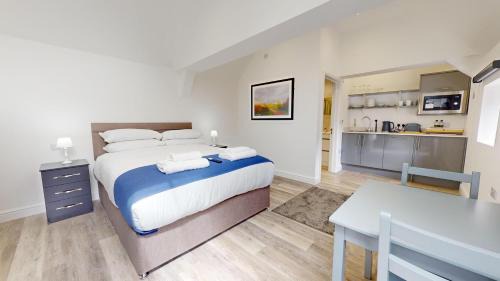 Bicester Apartment | Family-Friendly Retreat at Bicester Court - Rated 9/10