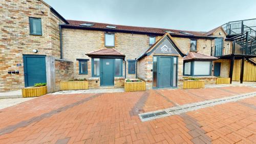 Bicester Apartment | Family-Friendly Retreat at Bicester Court - Rated 9/10
