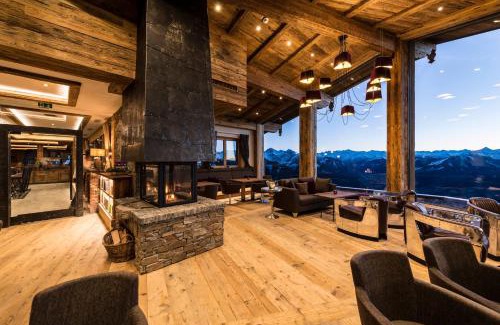 Kitzbuehel Hotel | Exceptional BichlAlm Berggasthof: Spa & Pet-Friendly Stay