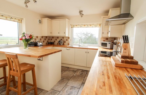 Clun Cottage | Relax at Bicton Lea: Pet-Friendly Retreat with Spa & Hot Tub