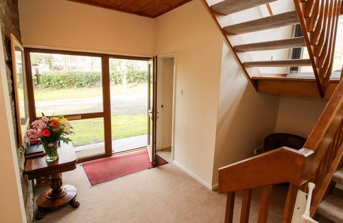 Clun Cottage | Relax at Bicton Lea: Pet-Friendly Retreat with Spa & Hot Tub