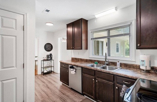 West Southern Pines House | Unwind at Bicycle Lane Bungalow: Spa & Pet-Friendly Retreat