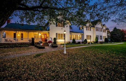 Plymouth Hotel | Exceptional Biddle Point Inn: Breakfast & Accessibility Included