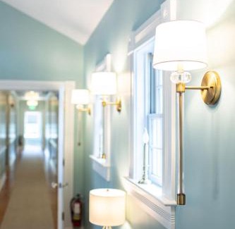 Plymouth Hotel | Exceptional Biddle Point Inn: Breakfast & Accessibility Included