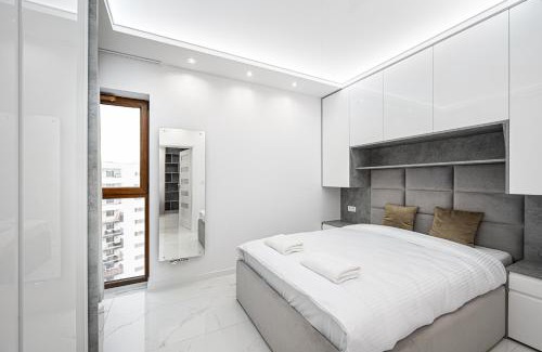 Bielany Apartment | Elegant Bielany Apartment - Perfect for Families & Getaways