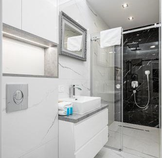 Bielany Apartment | Elegant Bielany Apartment - Perfect for Families & Getaways