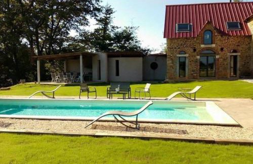 Saint-Jammes Villa | Unforgettable Stays at Bien D'Exception with Family-Friendly Pool