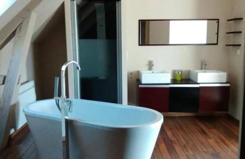 Saint-Jammes Villa | Unforgettable Stays at Bien D'Exception with Family-Friendly Pool