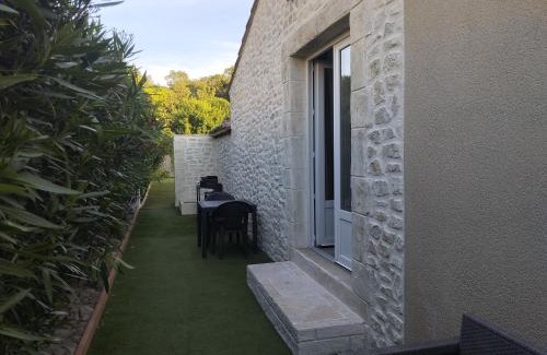 Saint-Etienne-du-Gres Apartment | Discover Comfort at Bienvenue au Pied des Alpilles