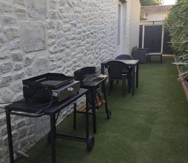 Saint-Etienne-du-Gres Apartment | Discover Comfort at Bienvenue au Pied des Alpilles