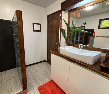 Fitii Ski Chalet | Discover Mati House: Guest Rated 9/10 with Breakfast Included