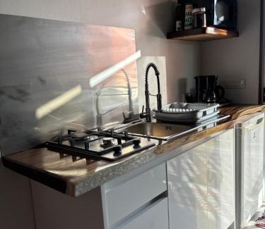Fitii Ski Chalet | Discover Mati House: Guest Rated 9/10 with Breakfast Included